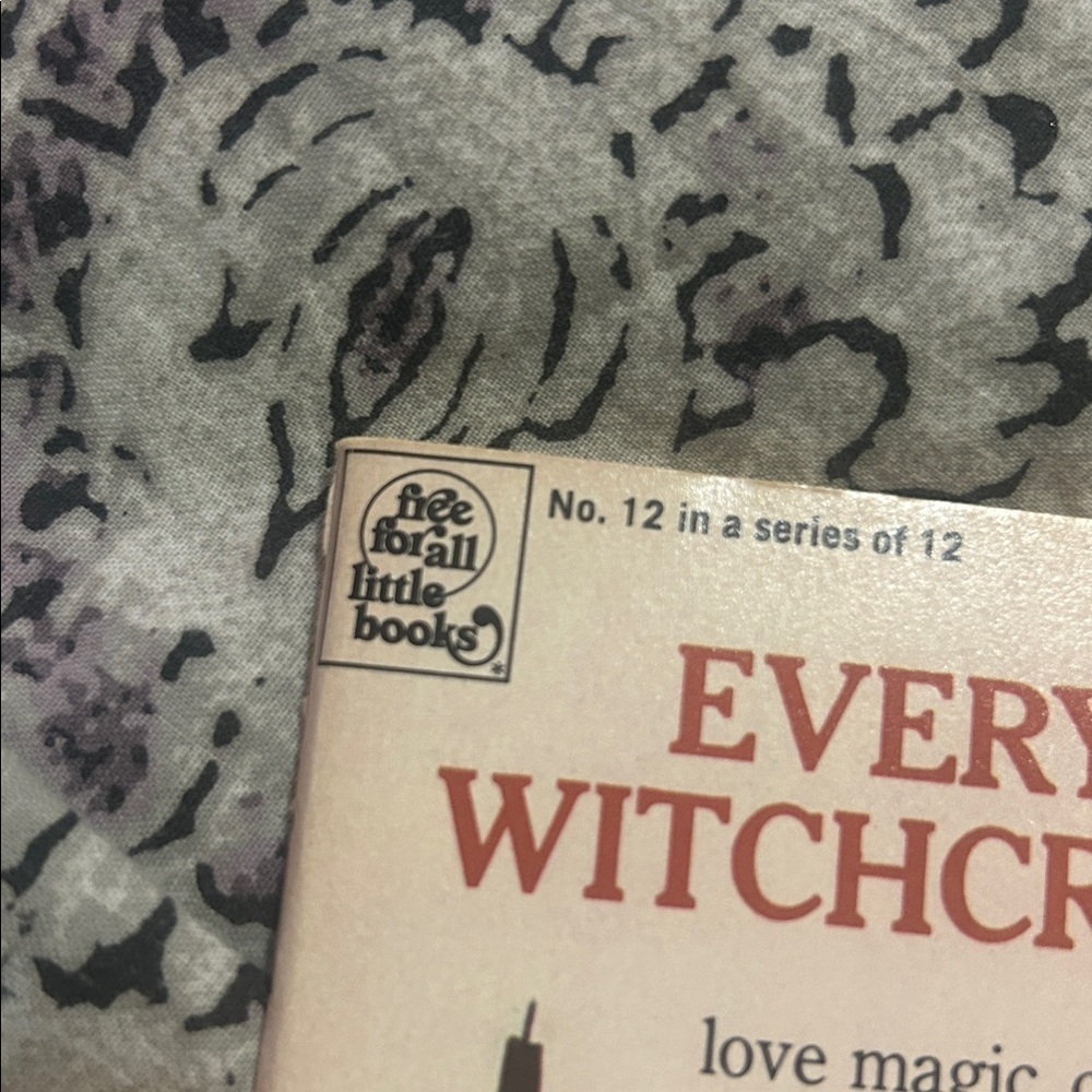 70’s Vintage Esso Astrology and Witchcraft mini Book Set - Picture 8 of 8